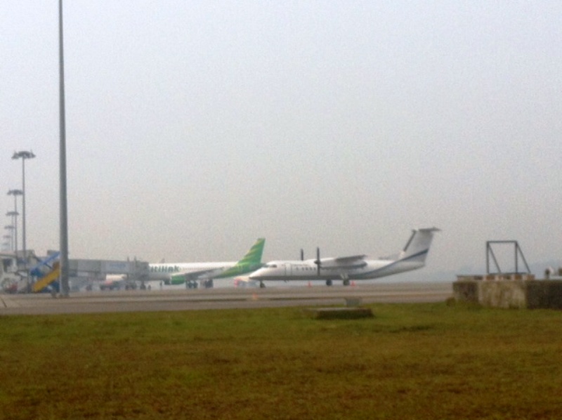 pesawat_parkir.jpg